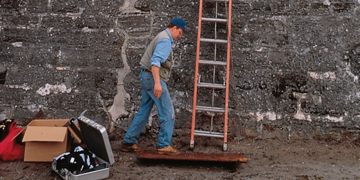 Florida: Crack Monitoring at a Historic Site